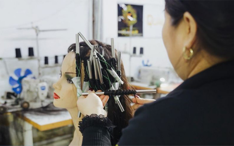 Checking Curly Texture of Hair